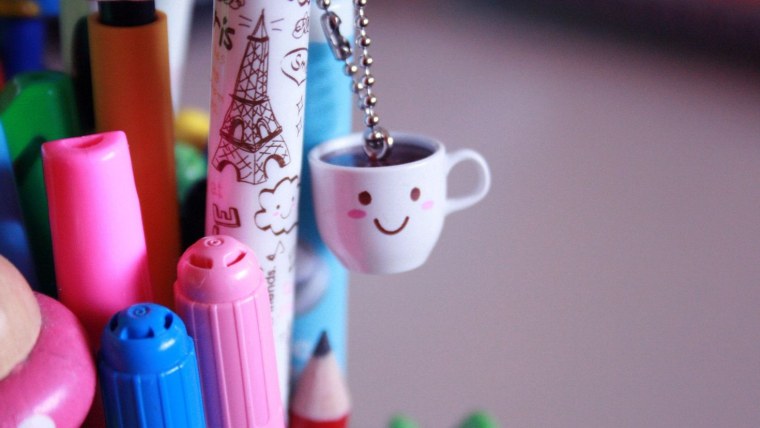 Яркие предметы