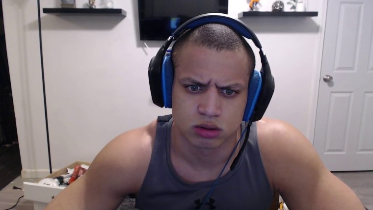 Бустер стример лысый