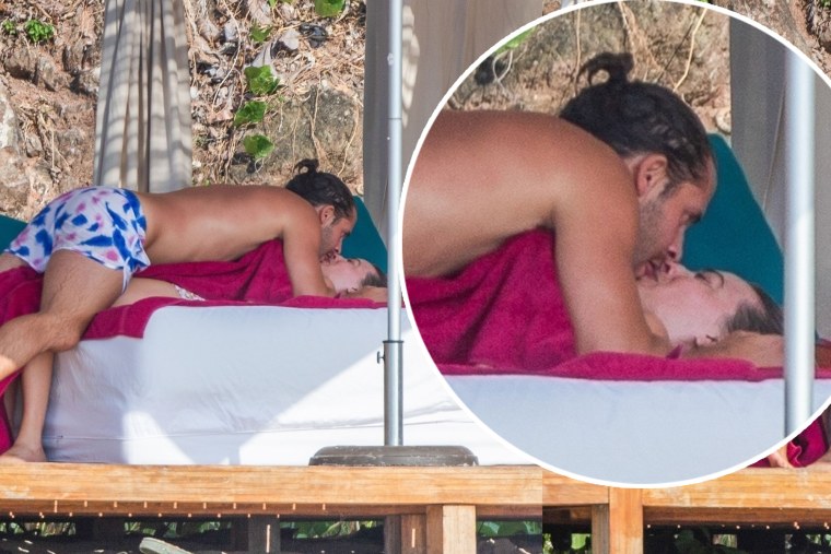 Марго Робби папарацци 2021