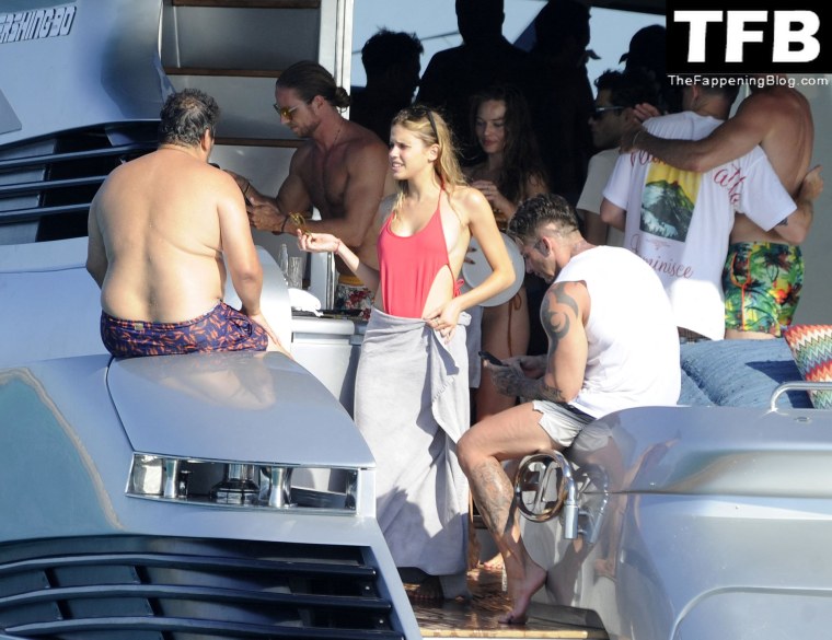 Марго Робби фото из фильма волк