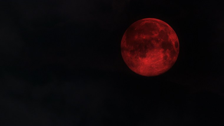 Красная Луна арт