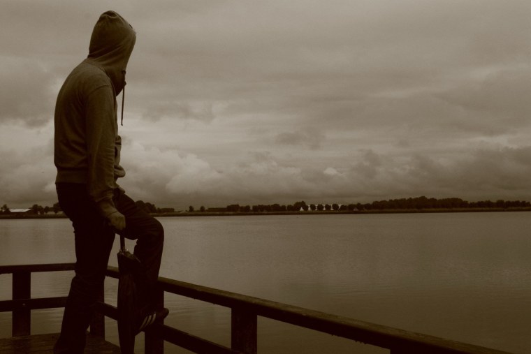 Парень страдает