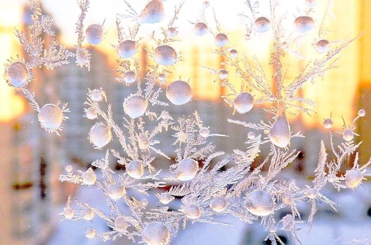 Иней на стекле