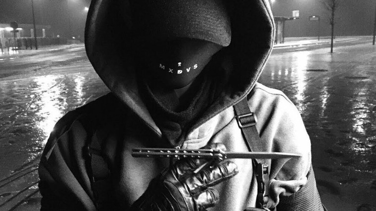 Парень в кепке на аву