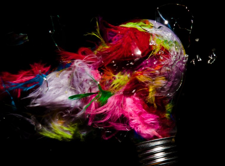 Яркие краски на черном фоне