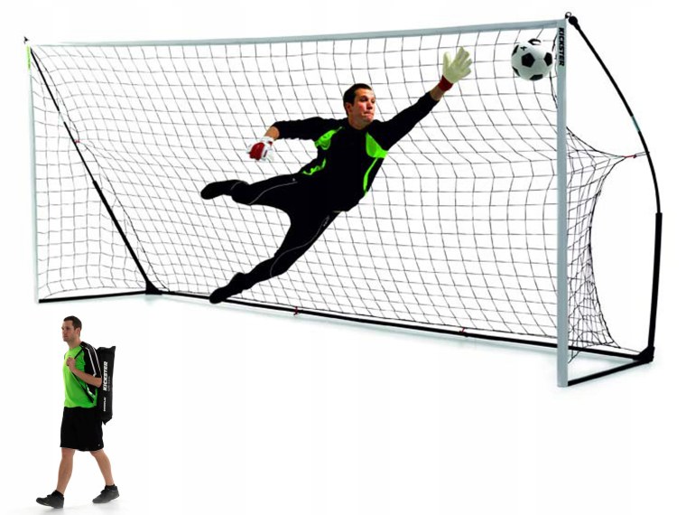 Пустые футбольные ворота