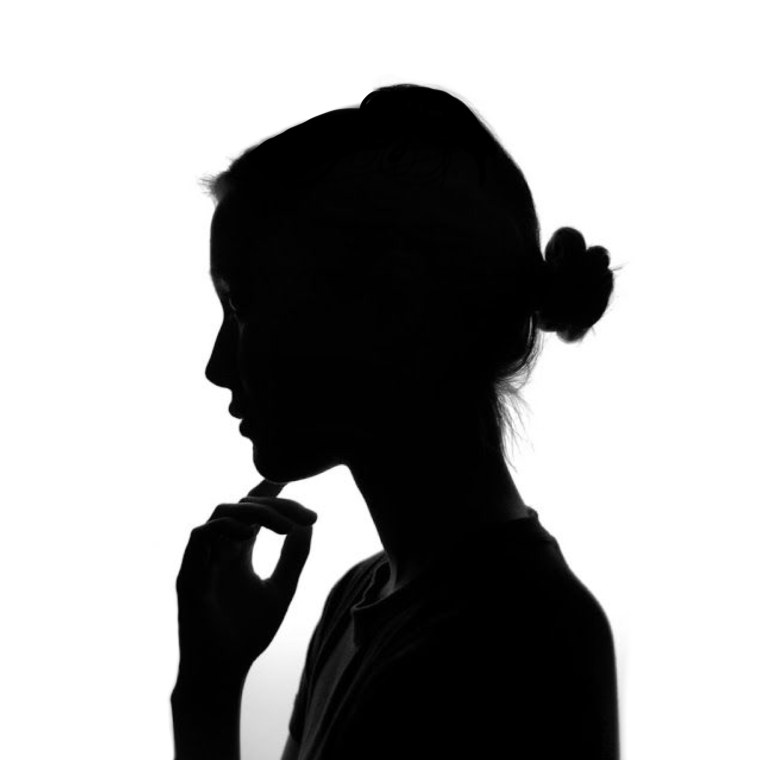 Девушка на черном фоне