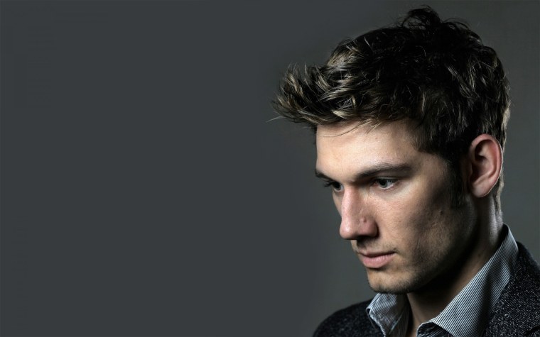 Парень в черных очках