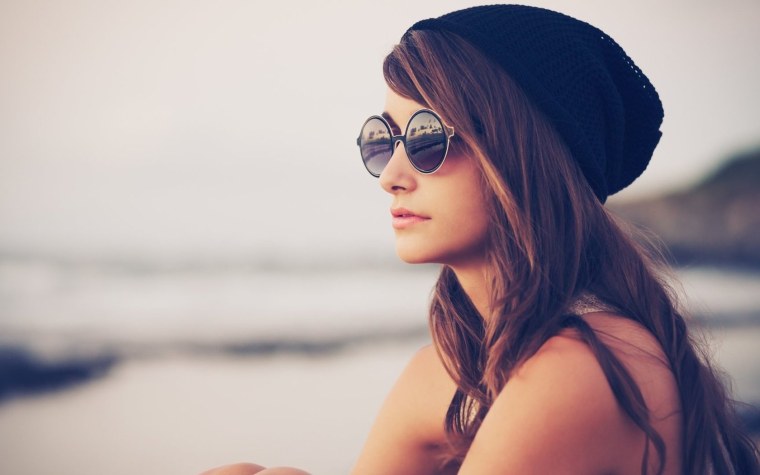 Алекс Петтифер хмурый