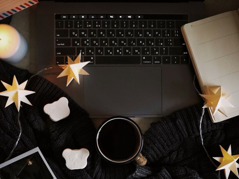 Уютный вечер с ноутбуком