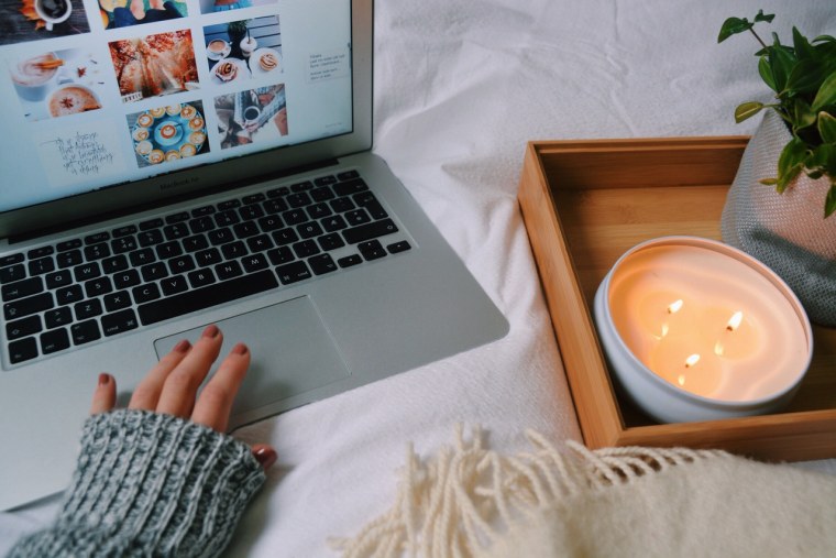 Эстетичный стол для учёбы