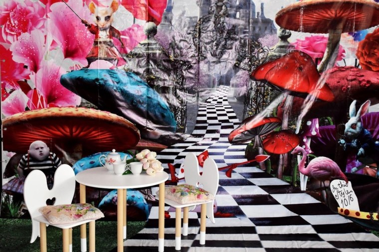 Алиса в стране чудес 4к