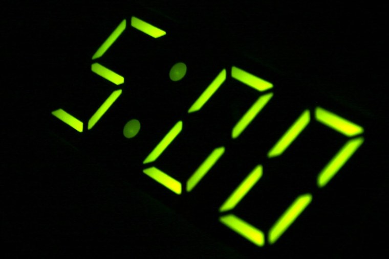 Цифровые часы черный фон