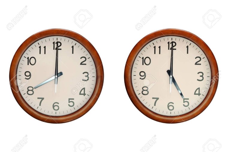 Часы показывают 17 00