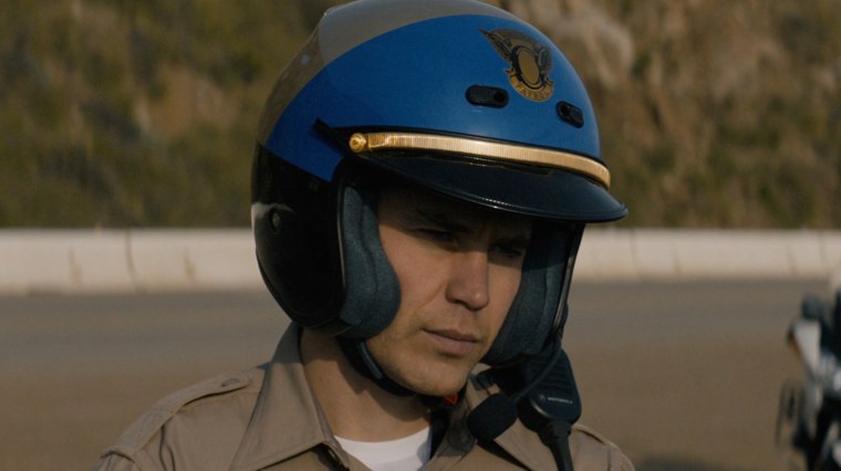 Тейлор Китч в кожаной куртке