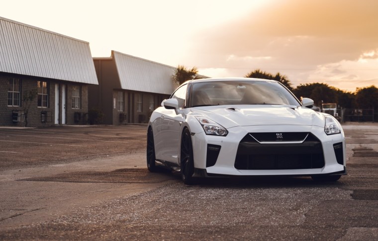 Nissan GTR r35 белый