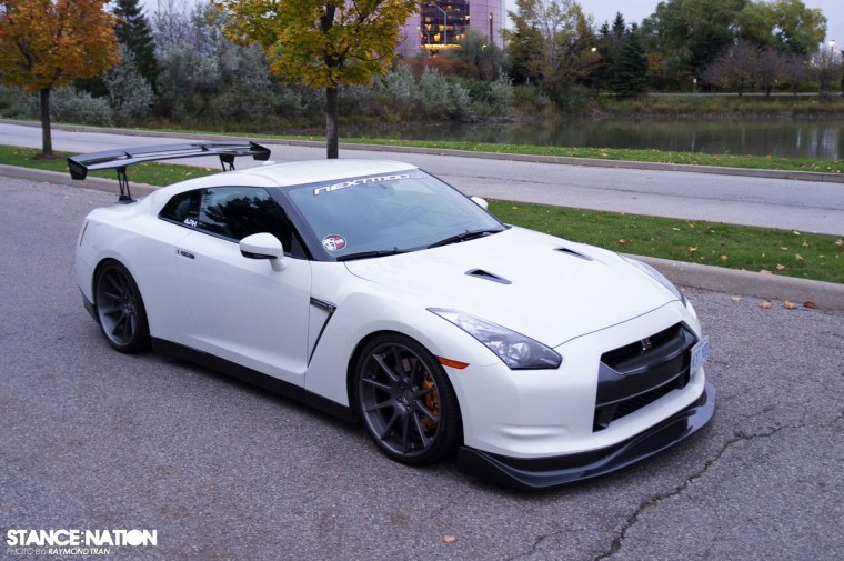 Ниссан ГТР р35 белый