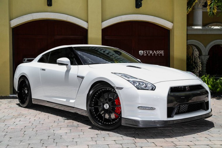 Nissan GTR 2014
