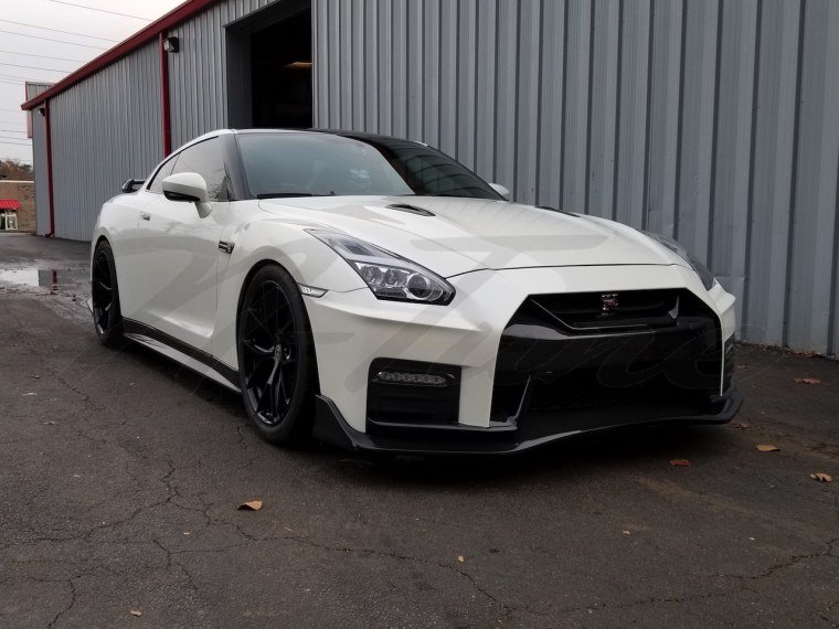 Ниссан ГТР 35 белый