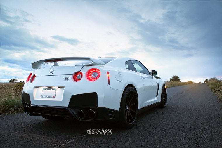 Nissan GTR 2017 White