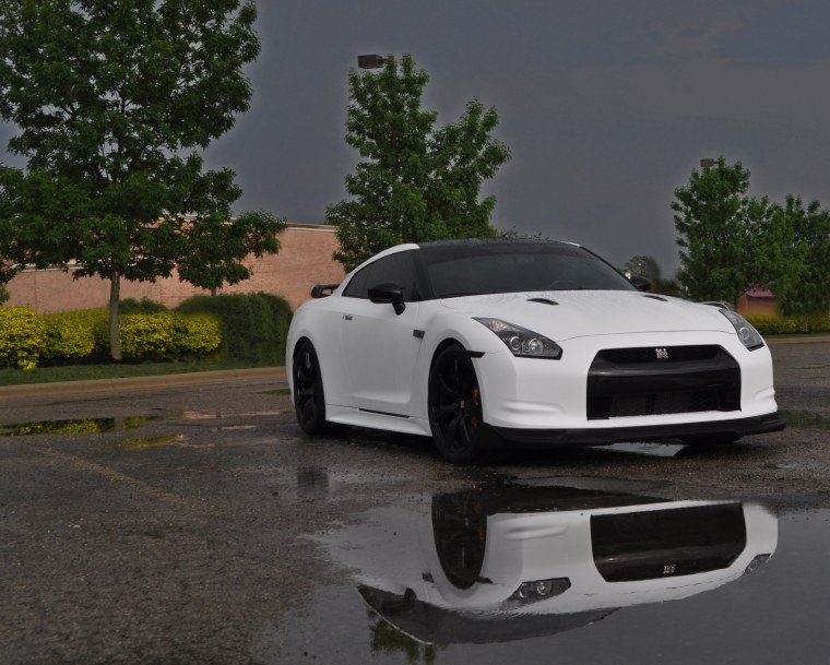 Nissan GTR 35 белый