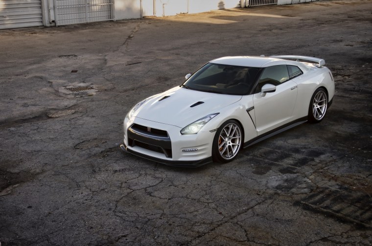 Nissan GTR r35 White