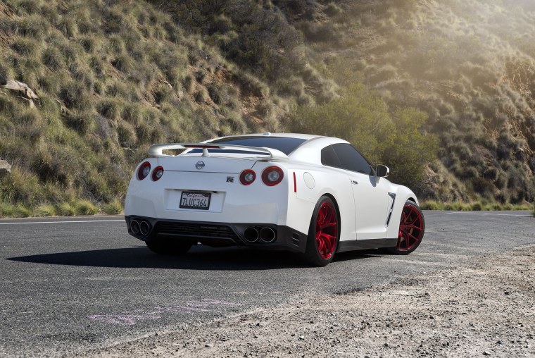 Nissan GTR r35 белый