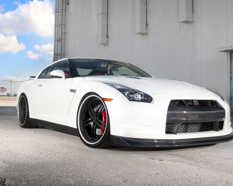 Nissan GTR r35 White