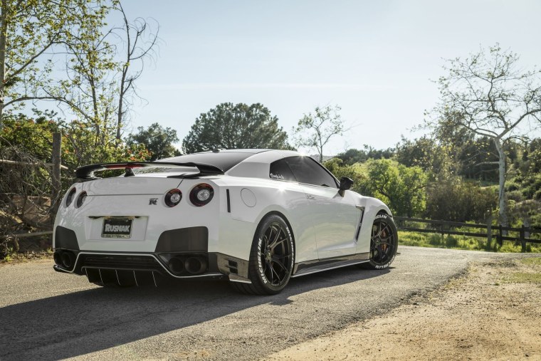 Nissan GTR r35 White Tuning