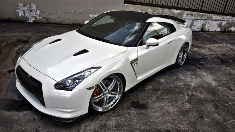 Ниссан ГТР белый