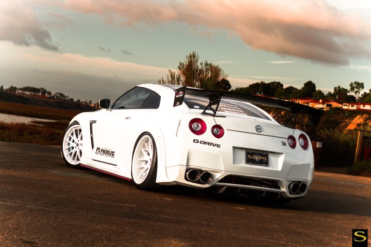 Nissan GTR r35 White Tuning