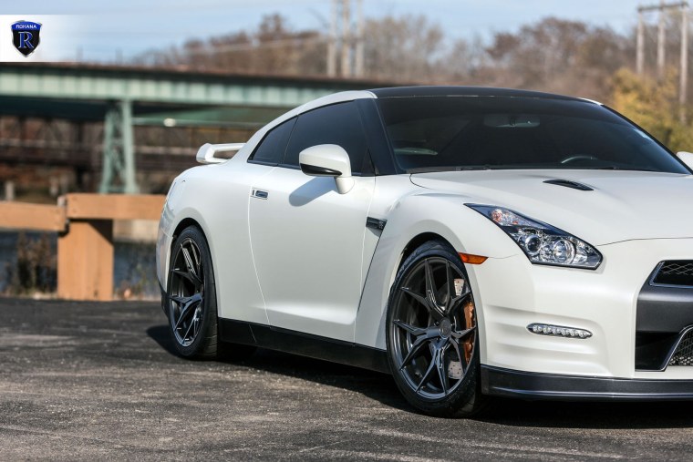 Nissan GTR White