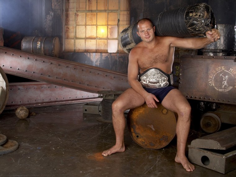 Задумчивый брутальный мужчина