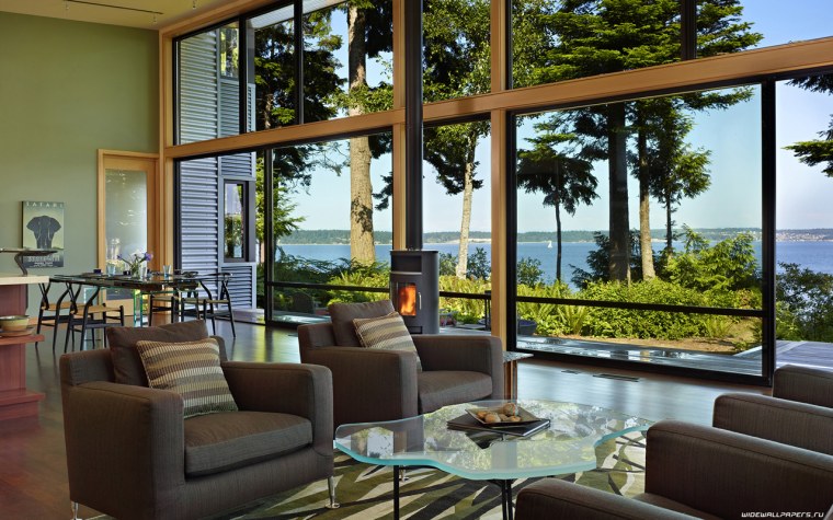 Интерьер с панорамными окнами