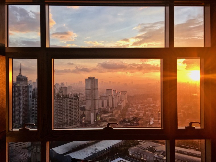 Вид из окна на город