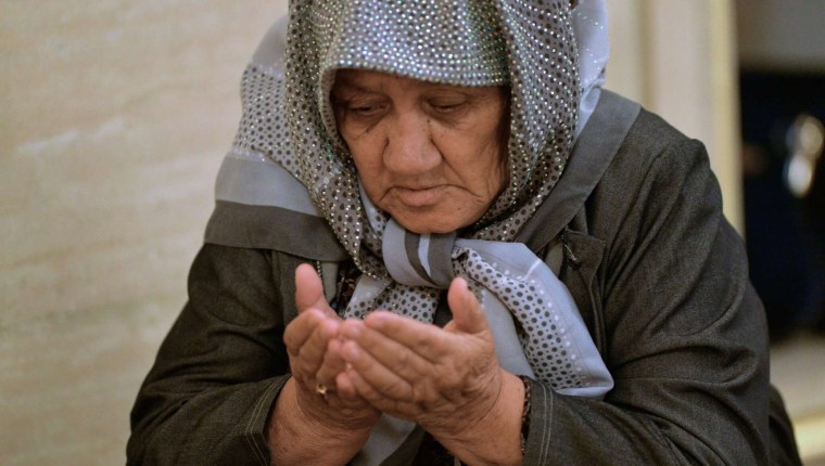 Модар фаришта буд Вале болу пар надошт