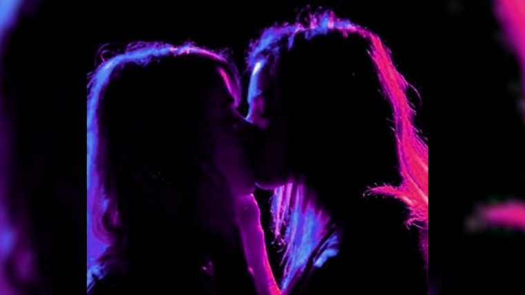 Неон поцелуй