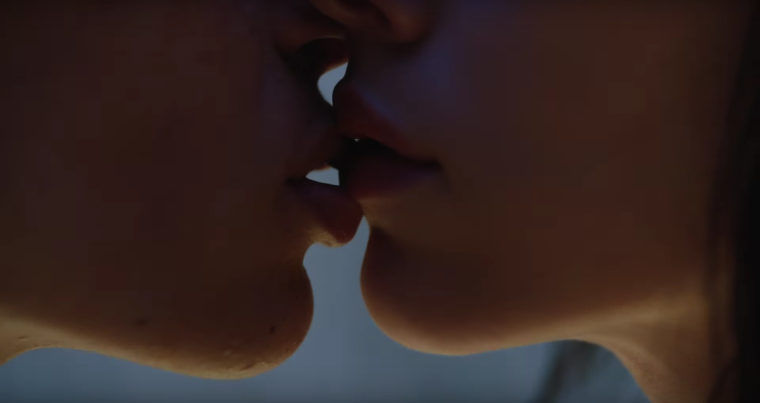 Скарлетт Йоханссон Киссинг