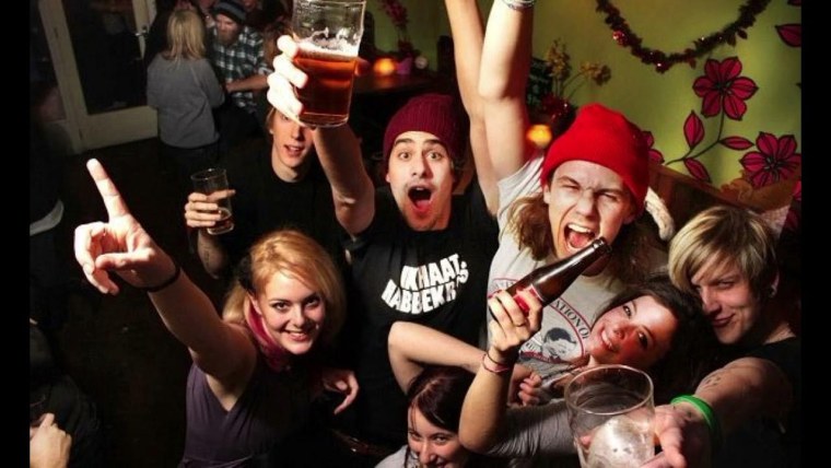 Танцы в клубе