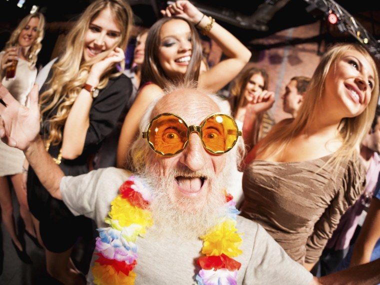 Девушка танцует в клубе