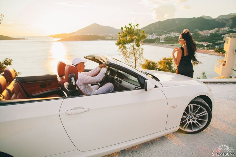 Девушка в кабриолете