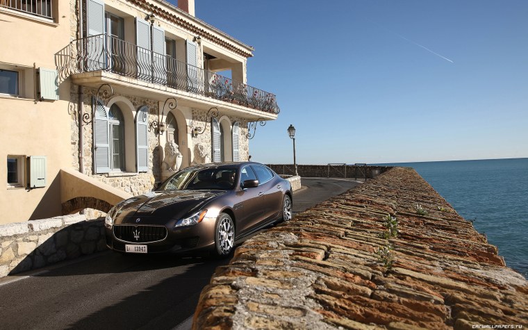 Роскошный дом с машиной