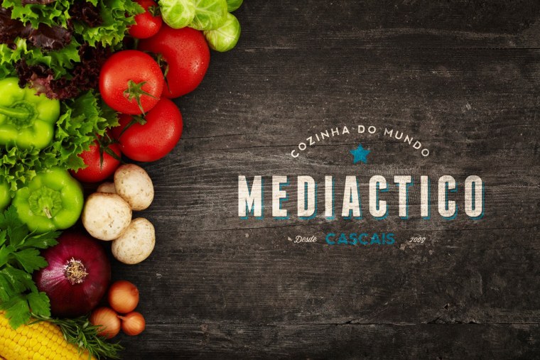 Овощи фрукты на темном фоне