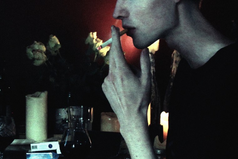 Мужчина с сигаретой