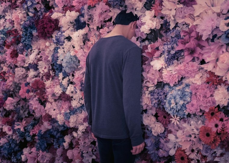 Человек с цветами