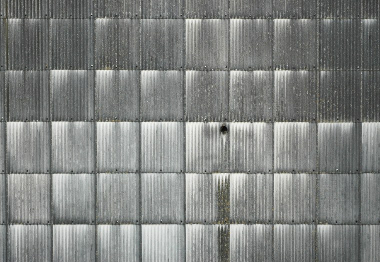 Сланцевая кровля из плоского шифера