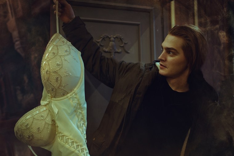 Димитреску без платья Resident Evil 8