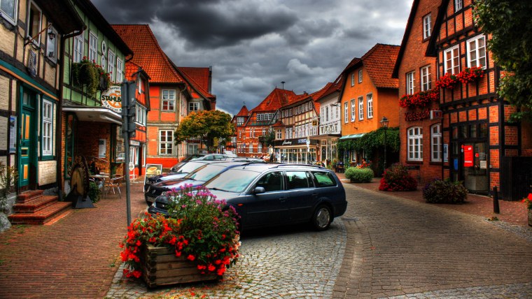 Городская улица