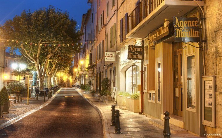 Улица города