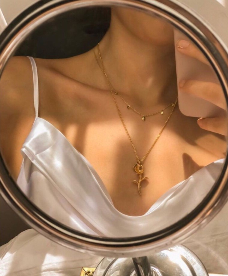 Девушка в электричке